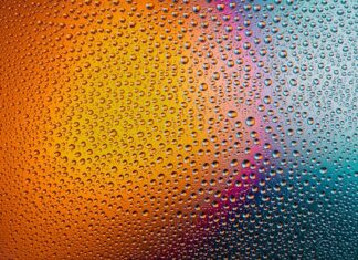 Czy powinno się myć twarz zimna wodą?